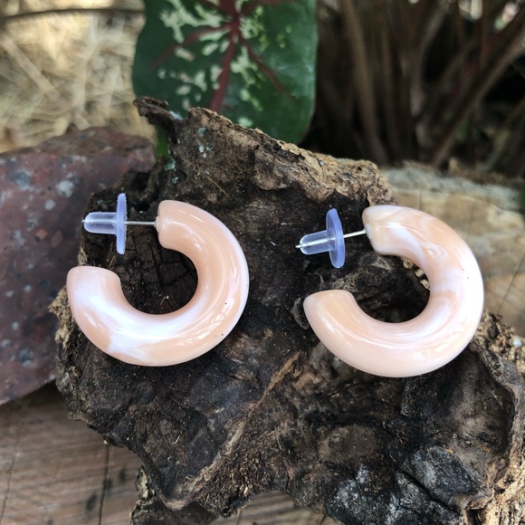 Anthropologie Jewelry - 🆕🌸Salma Mini Hoop Earrings!🐚